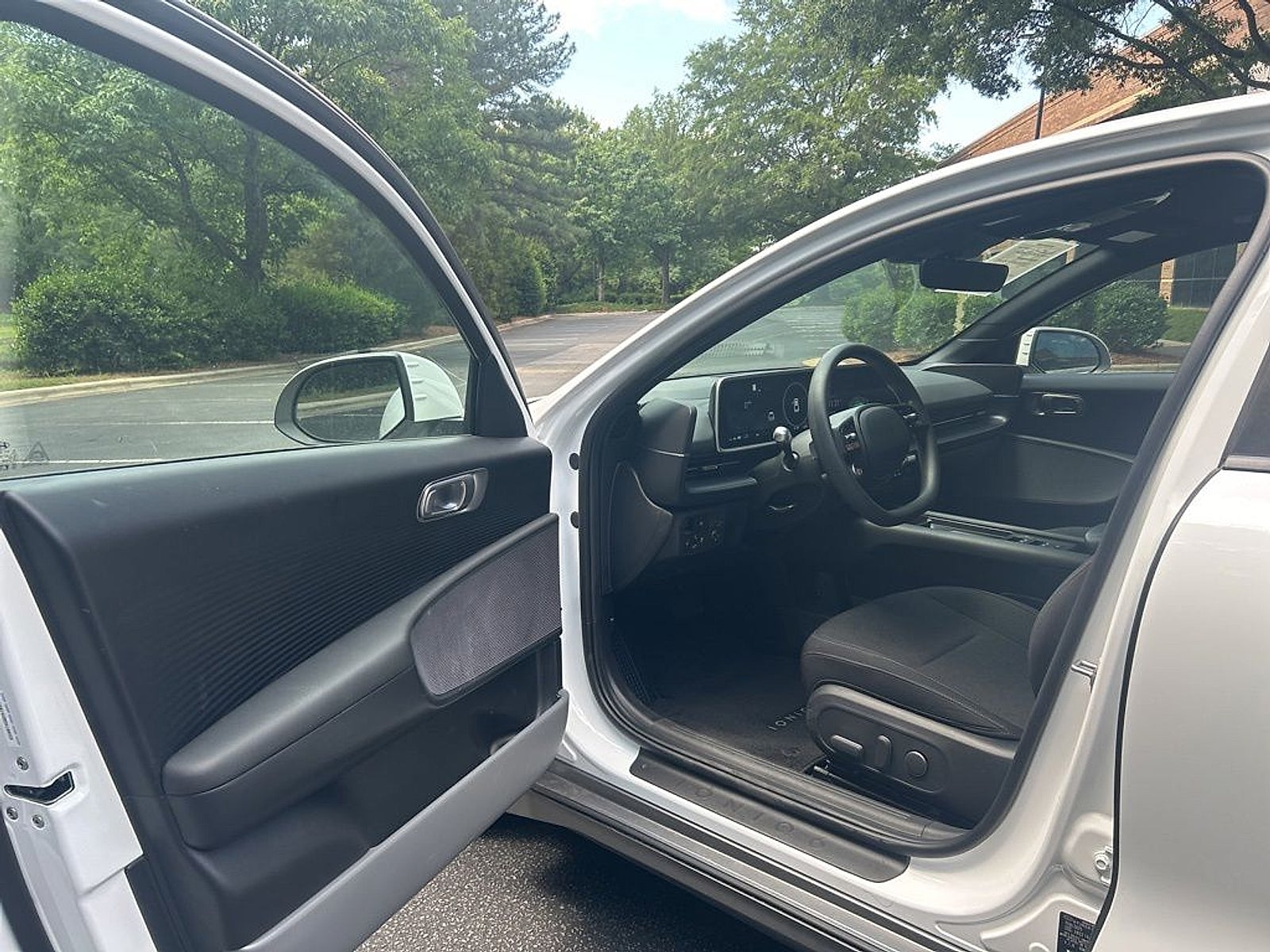 2025 Hyundai IONIQ 6 SE Standard Range
