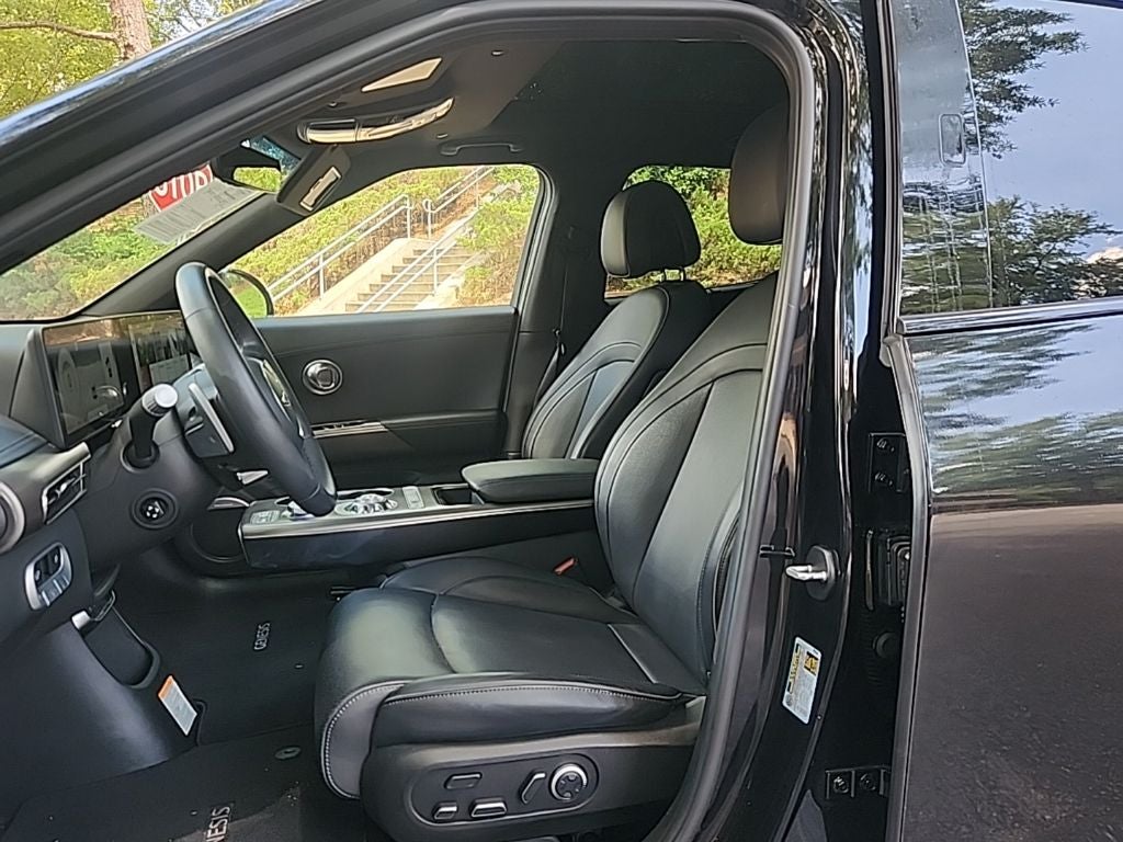 2023 Genesis GV60 Advanced AWD