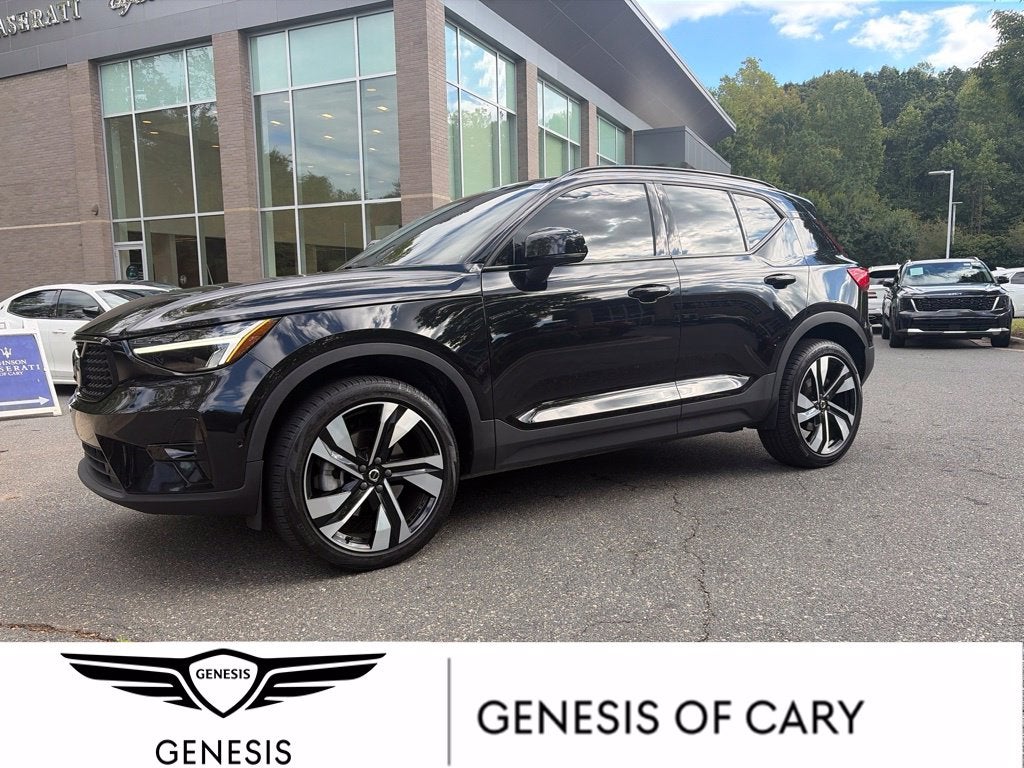 2024 Volvo XC40 B5 Plus Dark Theme