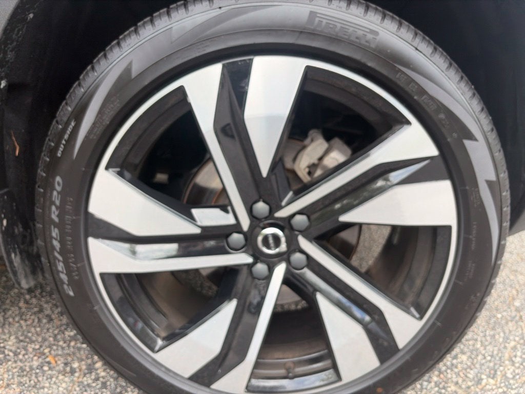 2024 Volvo XC40 B5 Plus Dark Theme