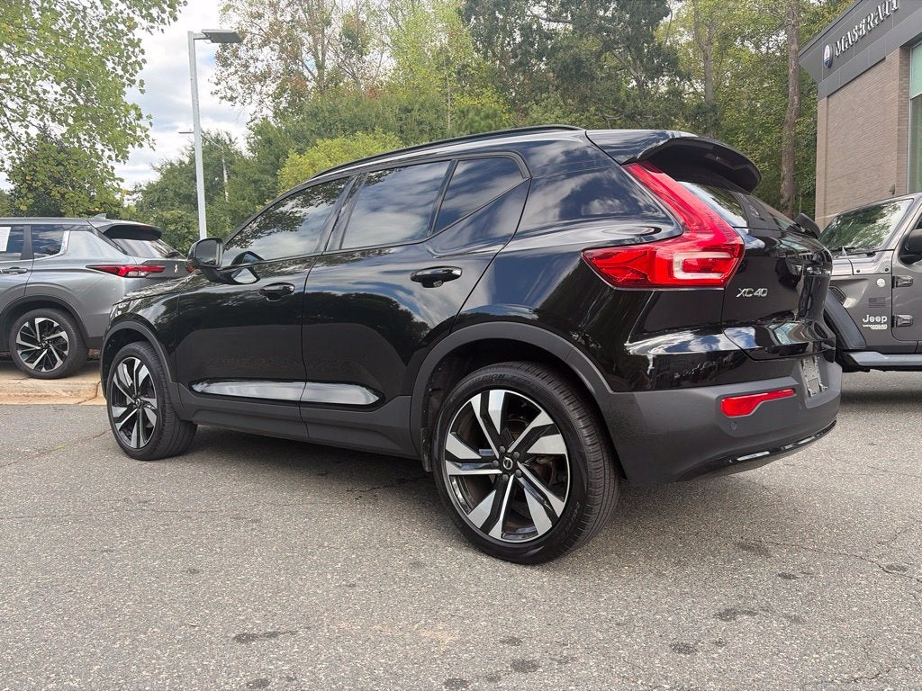 2024 Volvo XC40 B5 Plus Dark Theme