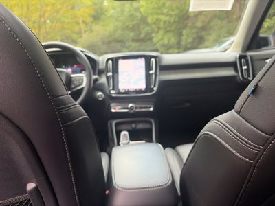 2024 Volvo XC40 B5 Plus Dark Theme