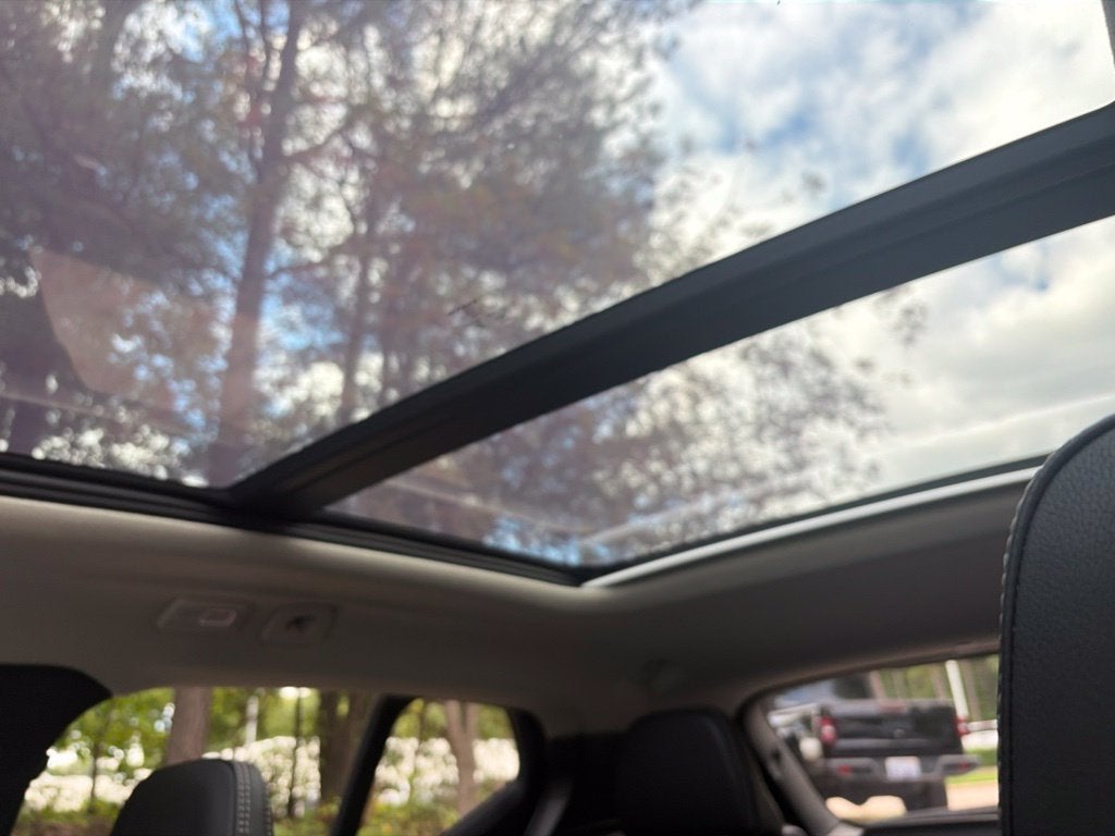 2024 Volvo XC40 B5 Plus Dark Theme