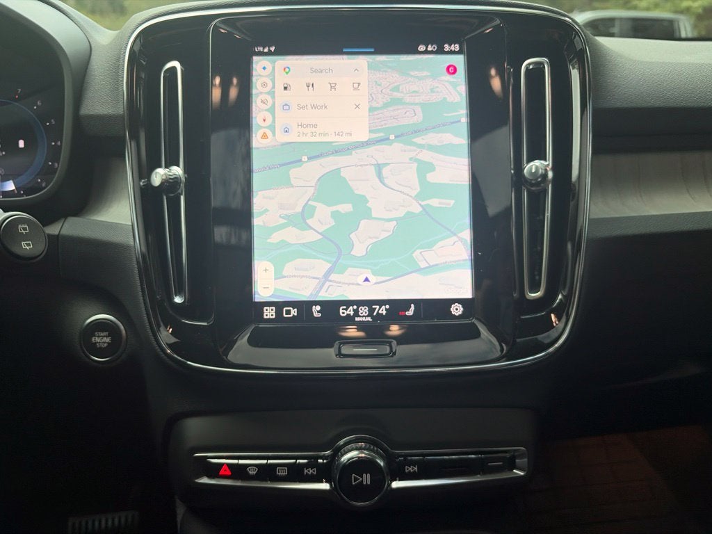 2024 Volvo XC40 B5 Plus Dark Theme