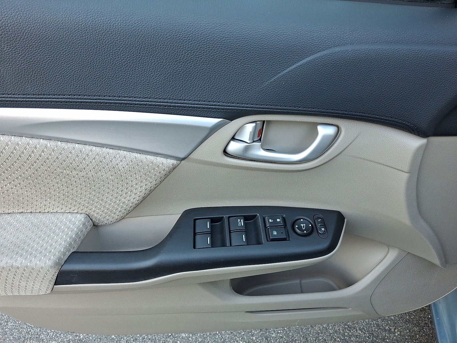 2014 Honda Civic Hybrid 4dr Sdn L4 CVT