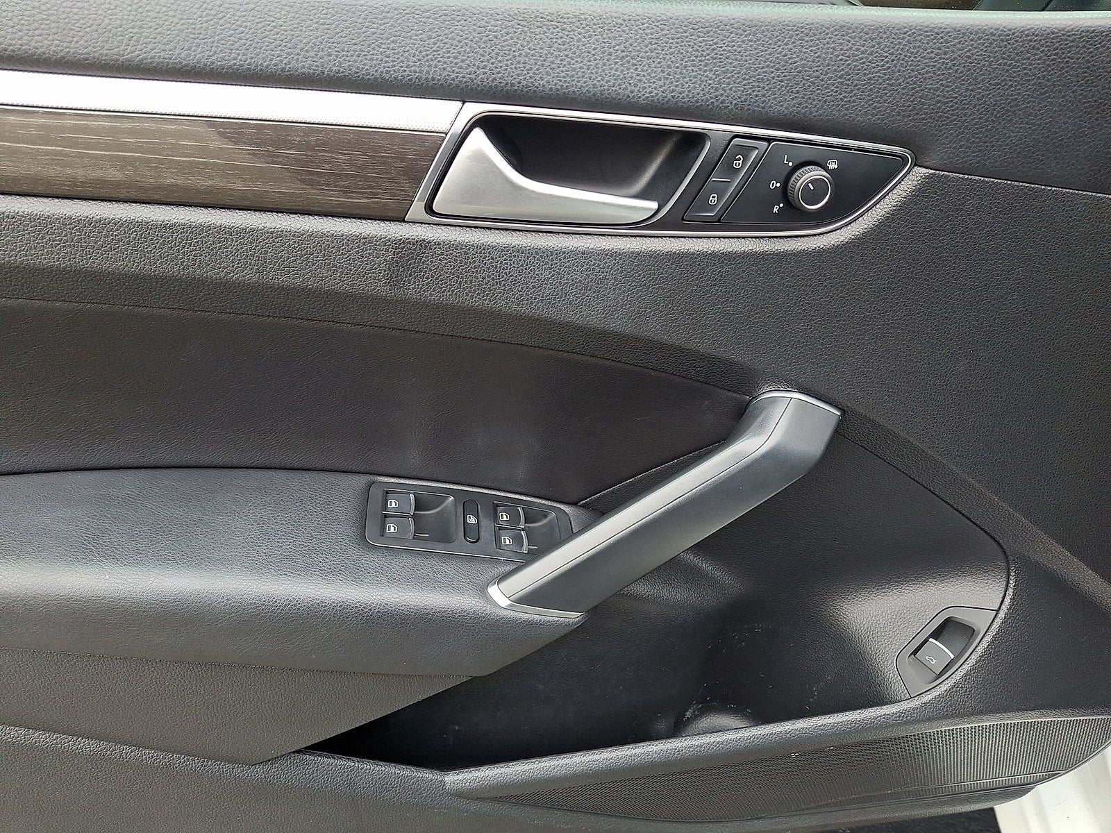 2016 Volkswagen Passat 1.8T SE