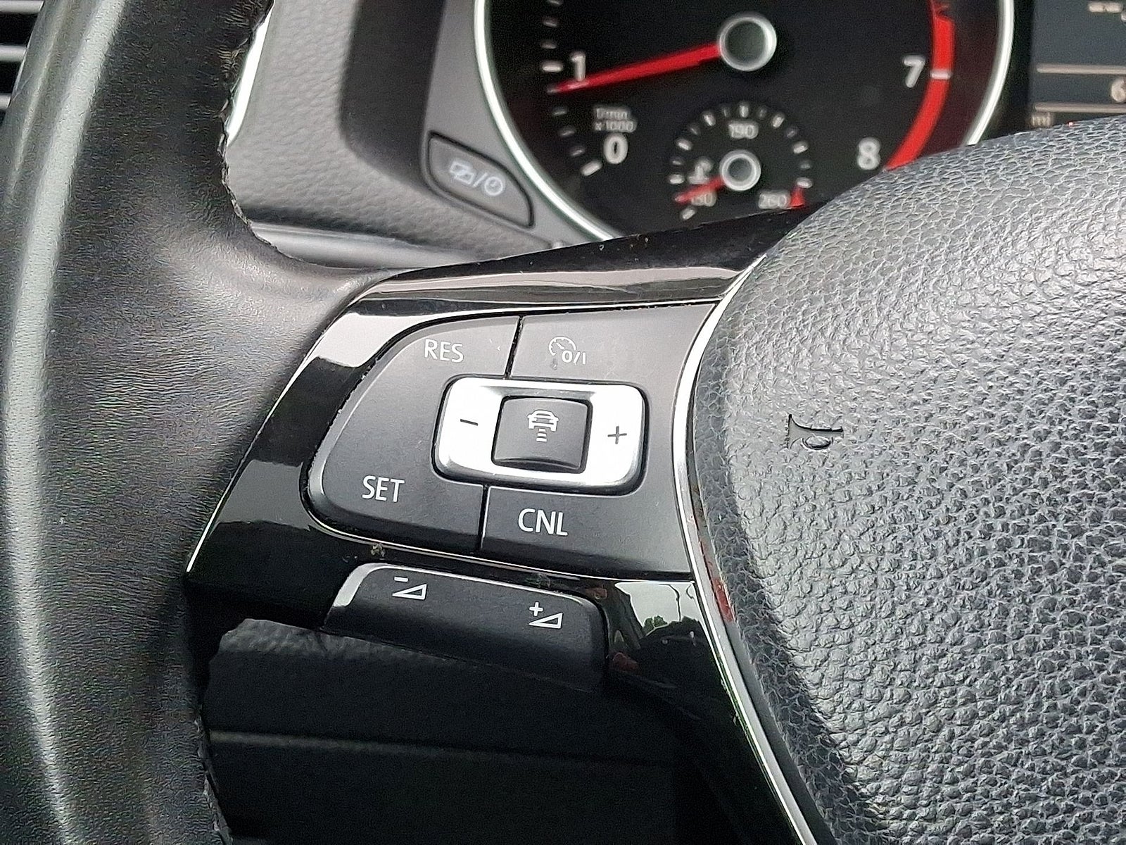 2016 Volkswagen Passat 1.8T SE