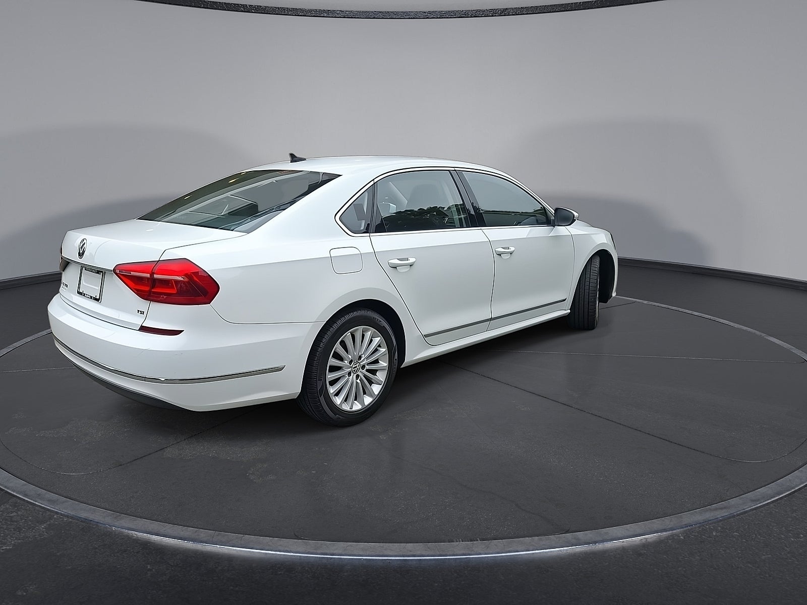 2016 Volkswagen Passat 1.8T SE