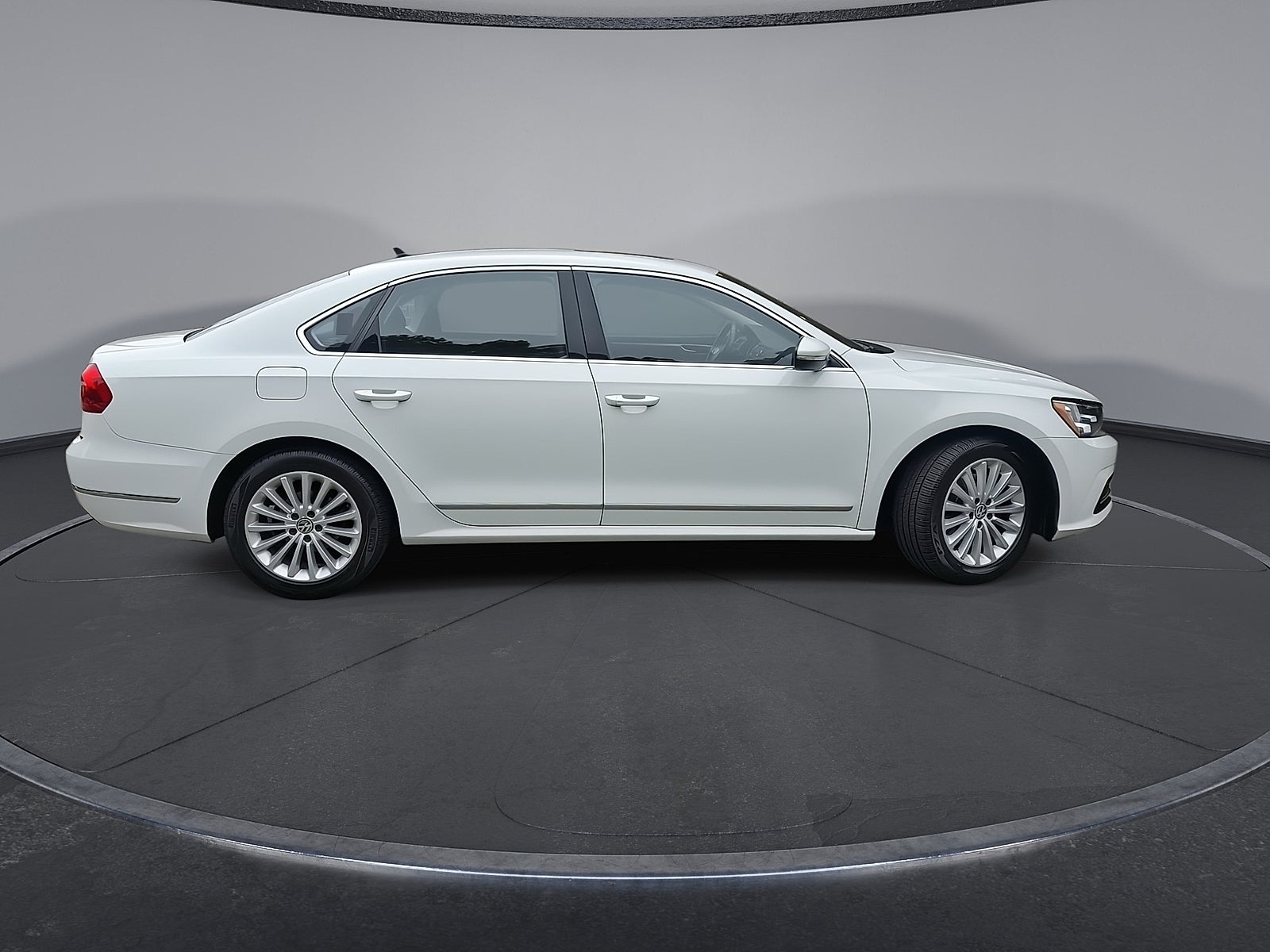 2016 Volkswagen Passat 1.8T SE