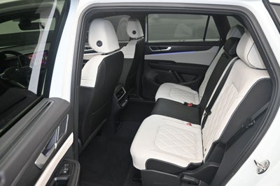 2025 Volkswagen Atlas Cross Sport 2.0T SEL Premium R-Line