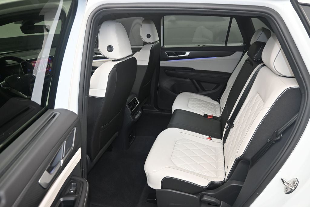 2025 Volkswagen Atlas Cross Sport 2.0T SEL Premium R-Line