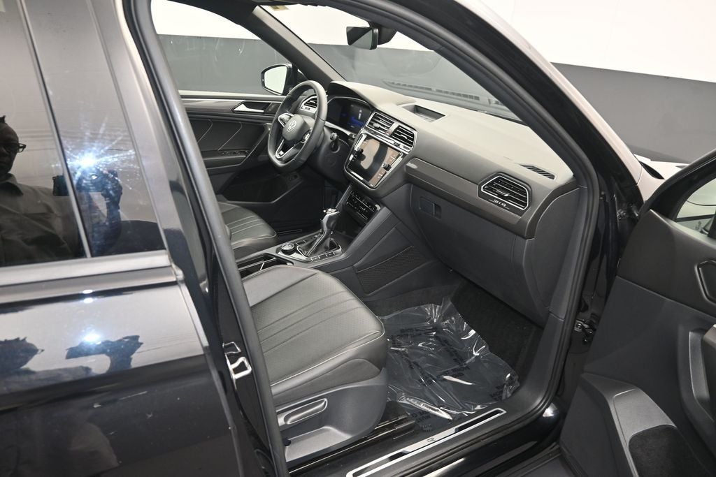 2022 Volkswagen Tiguan 2.0T SE R-Line Black