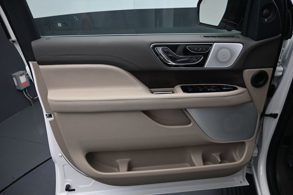 2023 Lincoln Navigator L Reserve