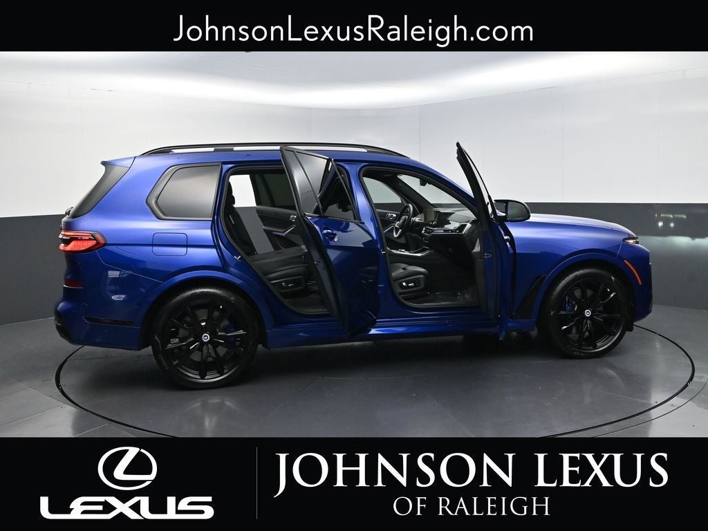 2023 BMW X7 M60i