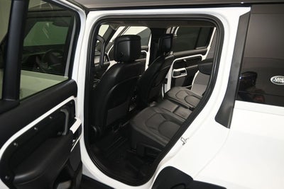2023 Land Rover Defender 110 SE