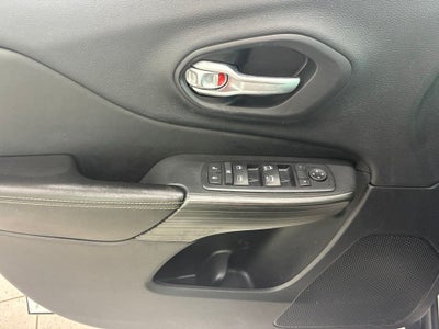 2016 Jeep Cherokee Limited NAV/LEATHER SEATS/4 NEW TIRES