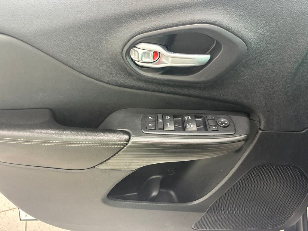 2016 Jeep Cherokee Limited NAV/LEATHER SEATS/4 NEW TIRES