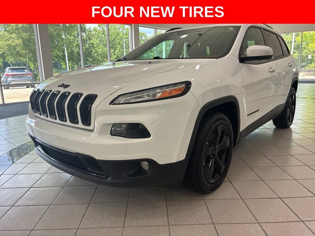 2016 Jeep Cherokee Limited NAV/LEATHER SEATS/4 NEW TIRES