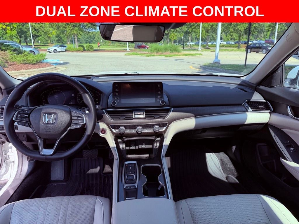 2018 Honda Accord Touring 2.0T HEAD UP/NAV/CARPLAY/SMART CRUISE/PARK AST