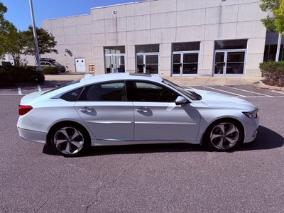 2018 Honda Accord Touring 2.0T HEAD UP/NAV/CARPLAY/SMART CRUISE/PARK AST