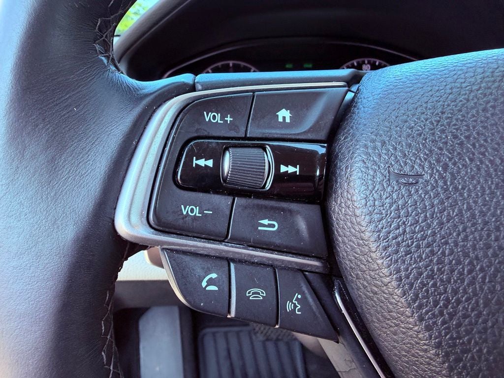 2018 Honda Accord Touring 2.0T HEAD UP/NAV/CARPLAY/SMART CRUISE/PARK AST