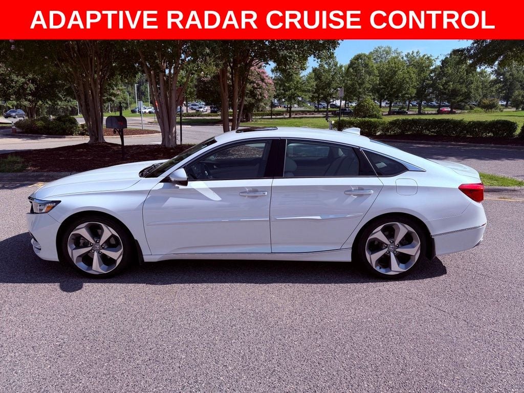 2018 Honda Accord Touring 2.0T HEAD UP/NAV/CARPLAY/SMART CRUISE/PARK AST