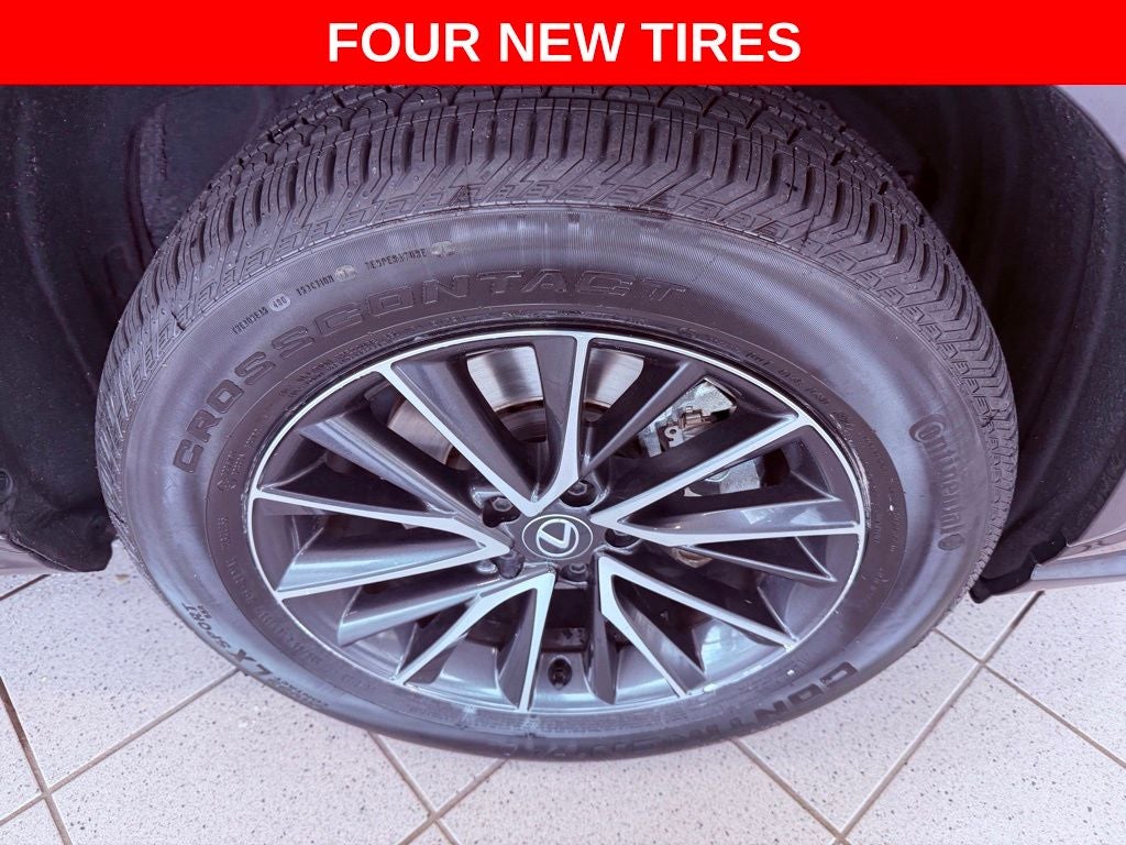 2024 Lexus NX 250 Premium PARK AST/BLIND SPOT/CARPLAY/4 NEW TIRES