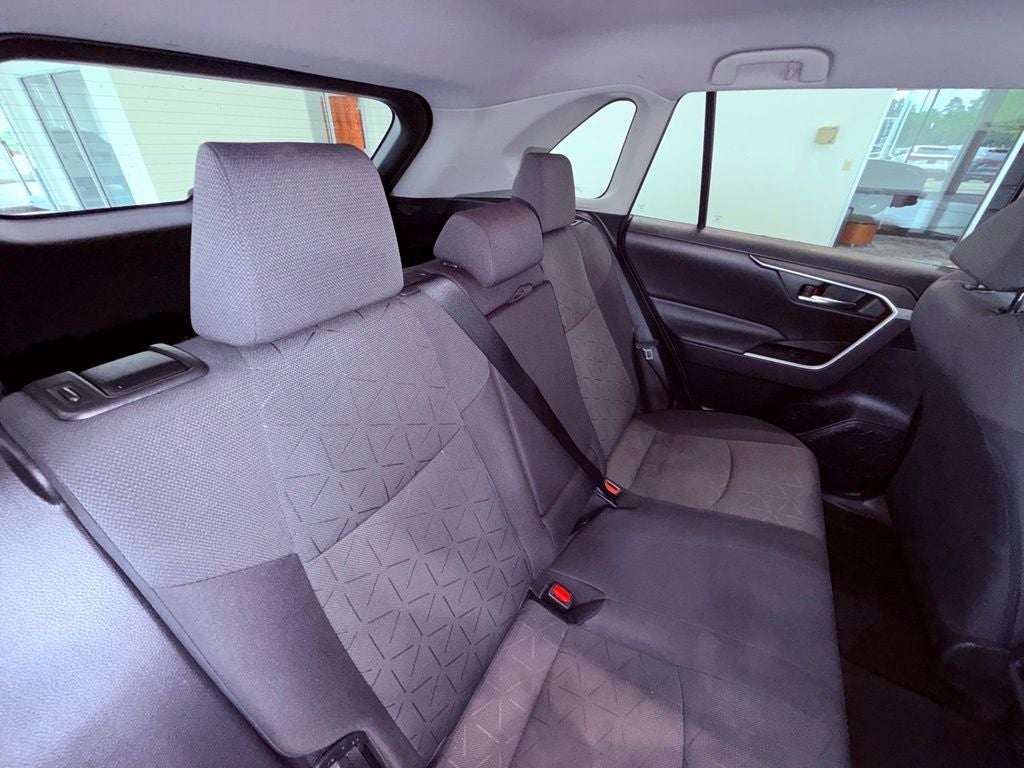 2021 Toyota RAV4 XLE SMART CRUISE/CARPLAY/BLIND SPOT/4 NEW TIRES