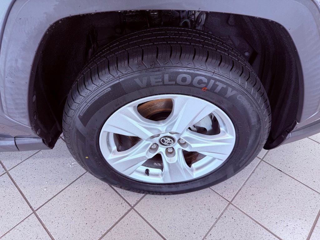 2021 Toyota RAV4 XLE SMART CRUISE/CARPLAY/BLIND SPOT/4 NEW TIRES