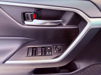 2021 Toyota RAV4 XLE SMART CRUISE/CARPLAY/BLIND SPOT/4 NEW TIRES
