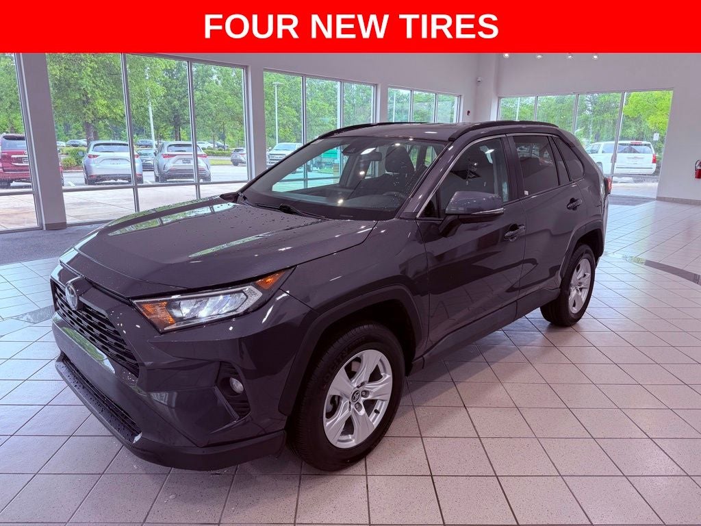 2021 Toyota RAV4 XLE SMART CRUISE/CARPLAY/BLIND SPOT/4 NEW TIRES