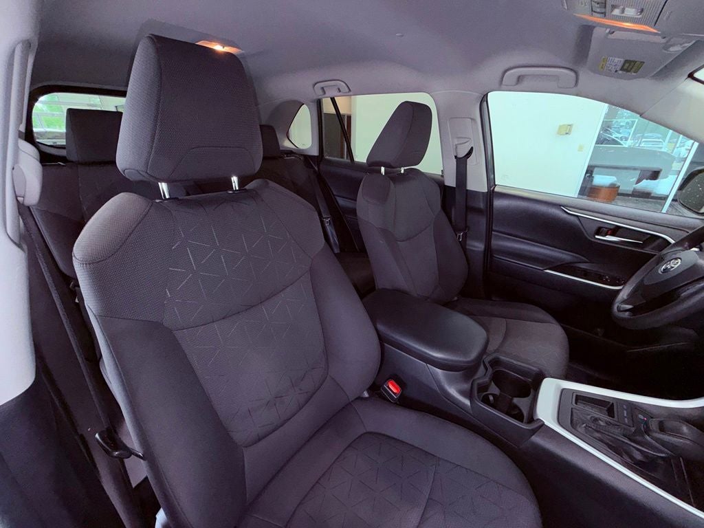 2021 Toyota RAV4 XLE SMART CRUISE/CARPLAY/BLIND SPOT/4 NEW TIRES