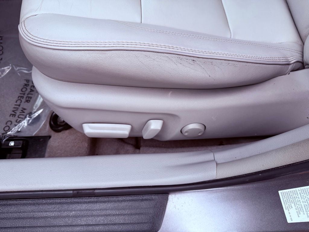 2016 Toyota Camry XLE NAV/SUNROOF/BLINDSPOT/CONV PKG/DEALER SERVICED