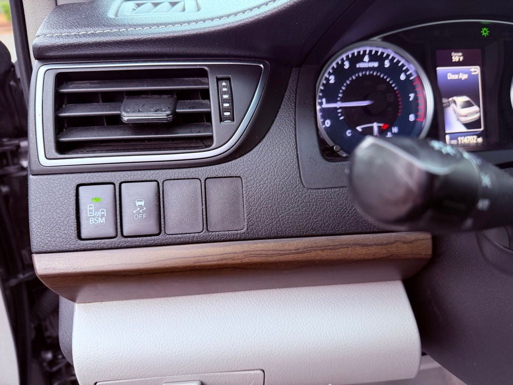 2016 Toyota Camry XLE NAV/SUNROOF/BLINDSPOT/CONV PKG/DEALER SERVICED