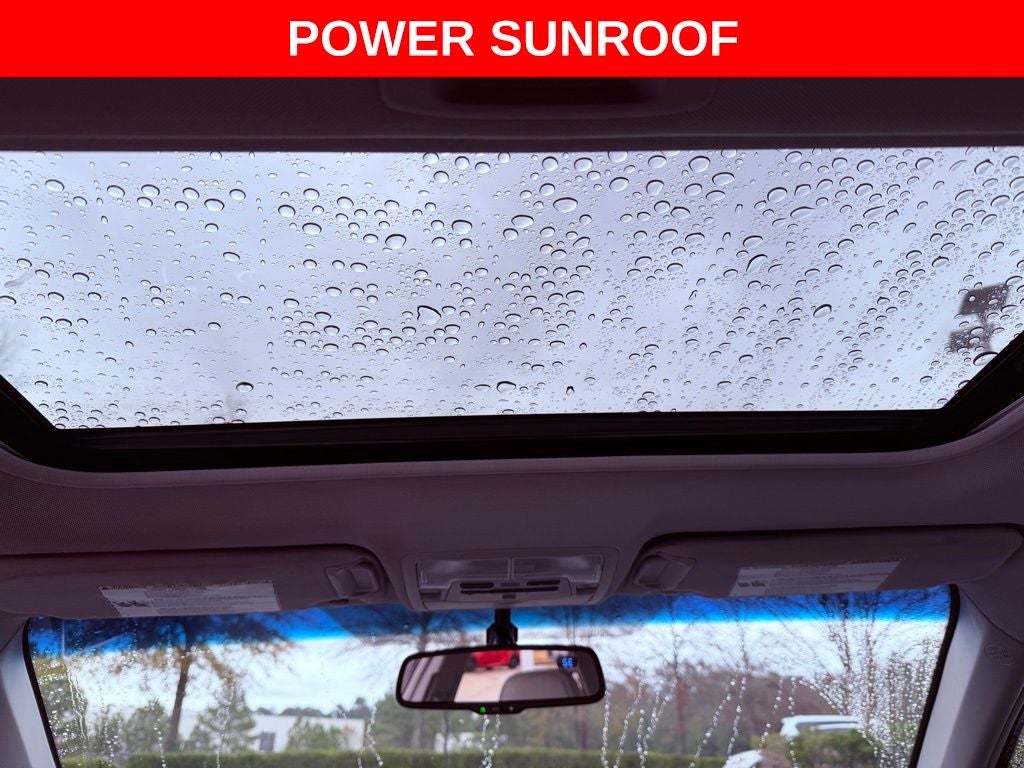 2016 Toyota Camry XLE NAV/SUNROOF/BLINDSPOT/CONV PKG/DEALER SERVICED