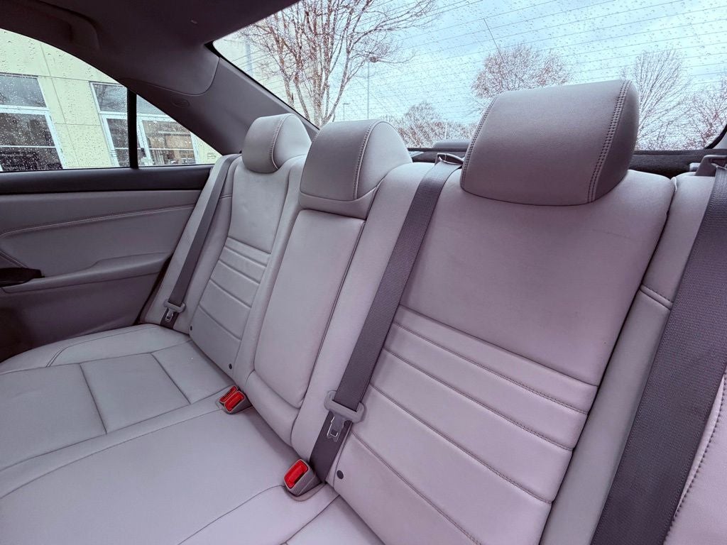 2016 Toyota Camry XLE NAV/SUNROOF/BLINDSPOT/CONV PKG/DEALER SERVICED