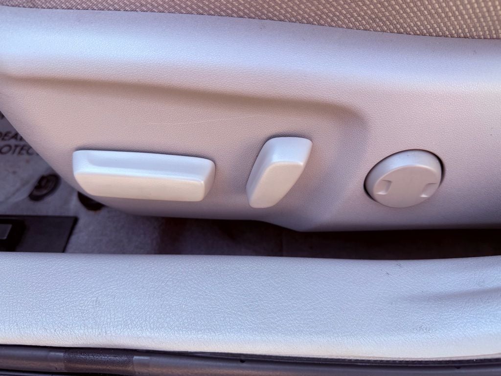 2012 Toyota Camry XLE SUNROOF/1 OWNER/CLEAN CARFAX