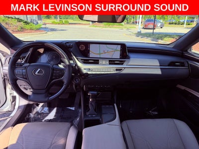 2019 Lexus ES 300h Ultra Luxury HEAD UP/360 CAM/MARK LEV/NAV/PARK AST