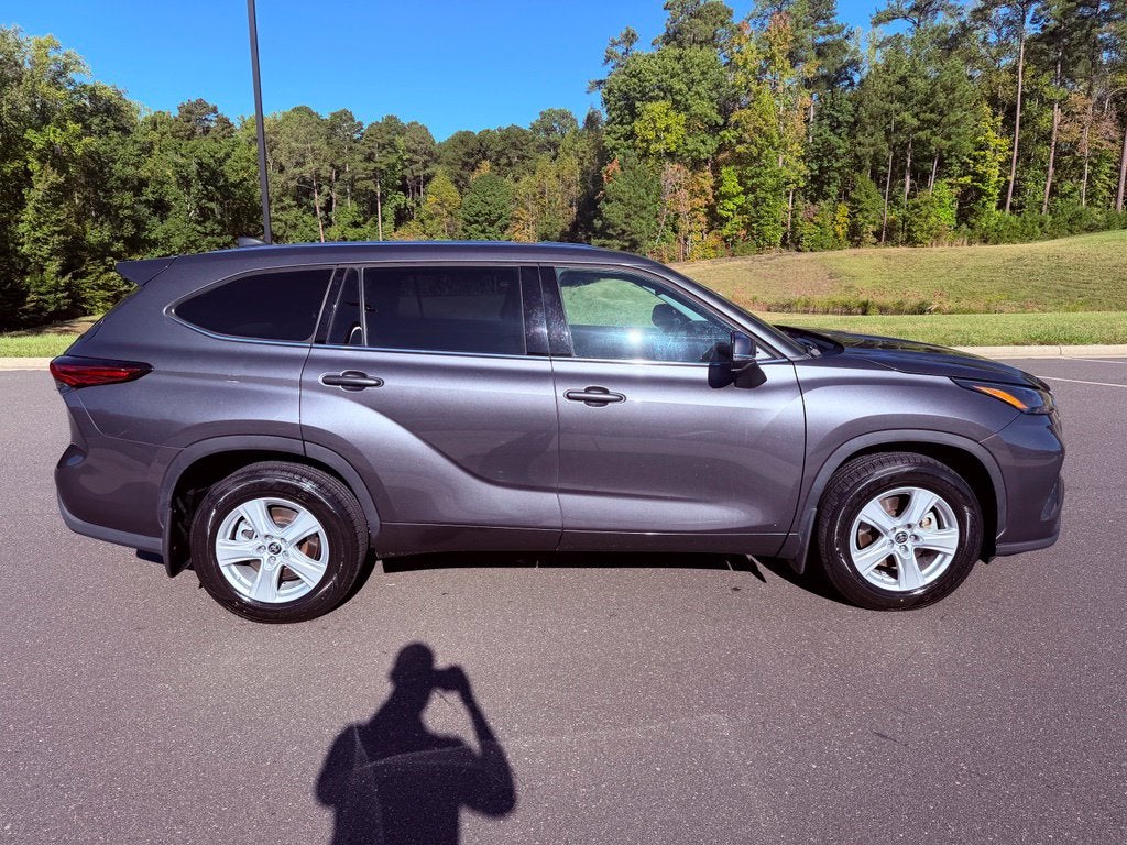 2022 Toyota Highlander LE SMART CRUISE/CARPLAY/BLINDSPOT/NEW TIRES/1-OWNER