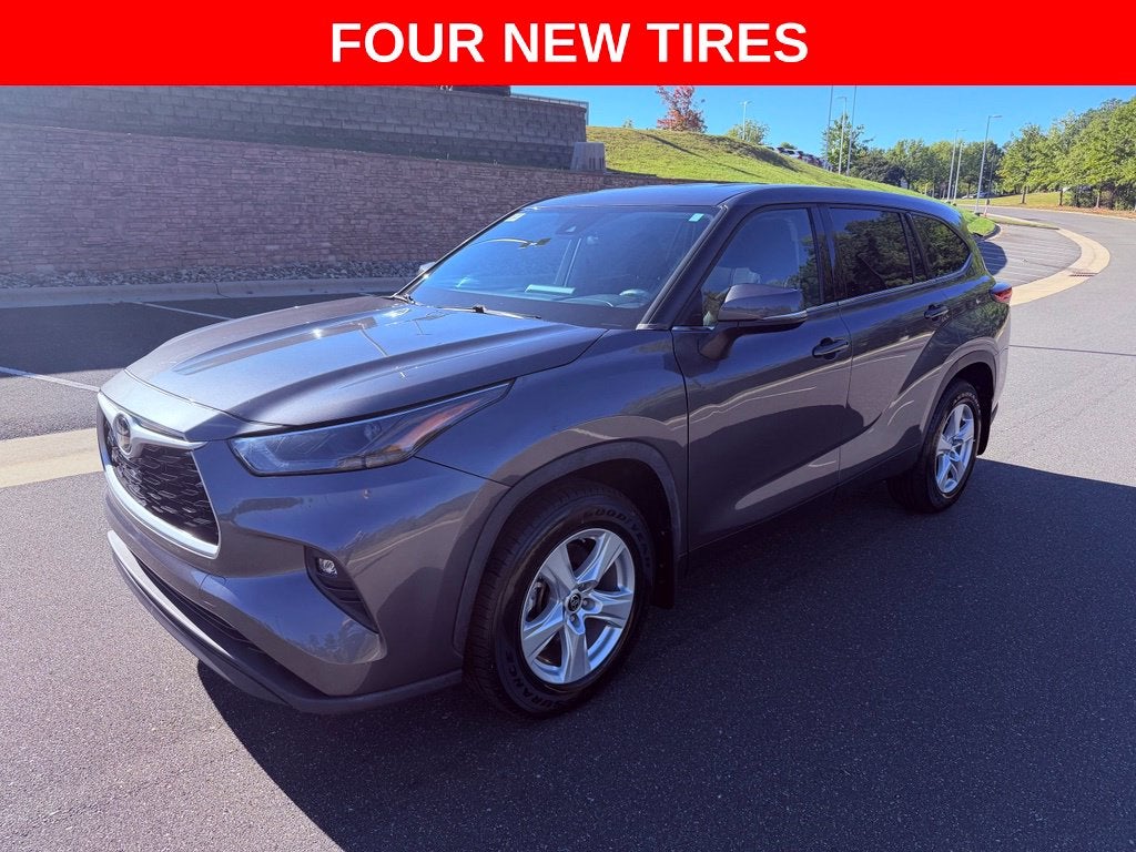 2022 Toyota Highlander LE SMART CRUISE/CARPLAY/BLINDSPOT/NEW TIRES/1-OWNER