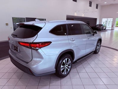 2023 Toyota Highlander XLE BLIND SPOT/SMART CRUISE/4 NEW TIRES/ALL RECORDS