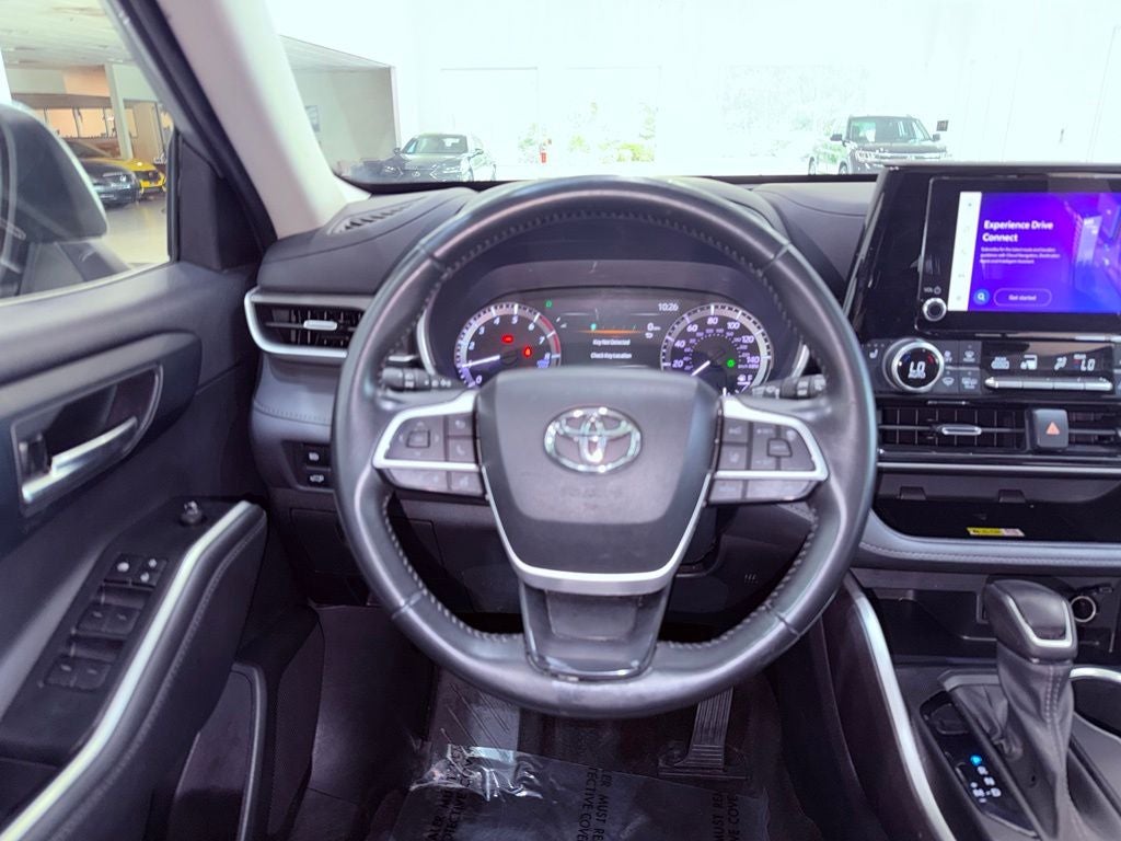 2023 Toyota Highlander XLE BLIND SPOT/SMART CRUISE/4 NEW TIRES/ALL RECORDS