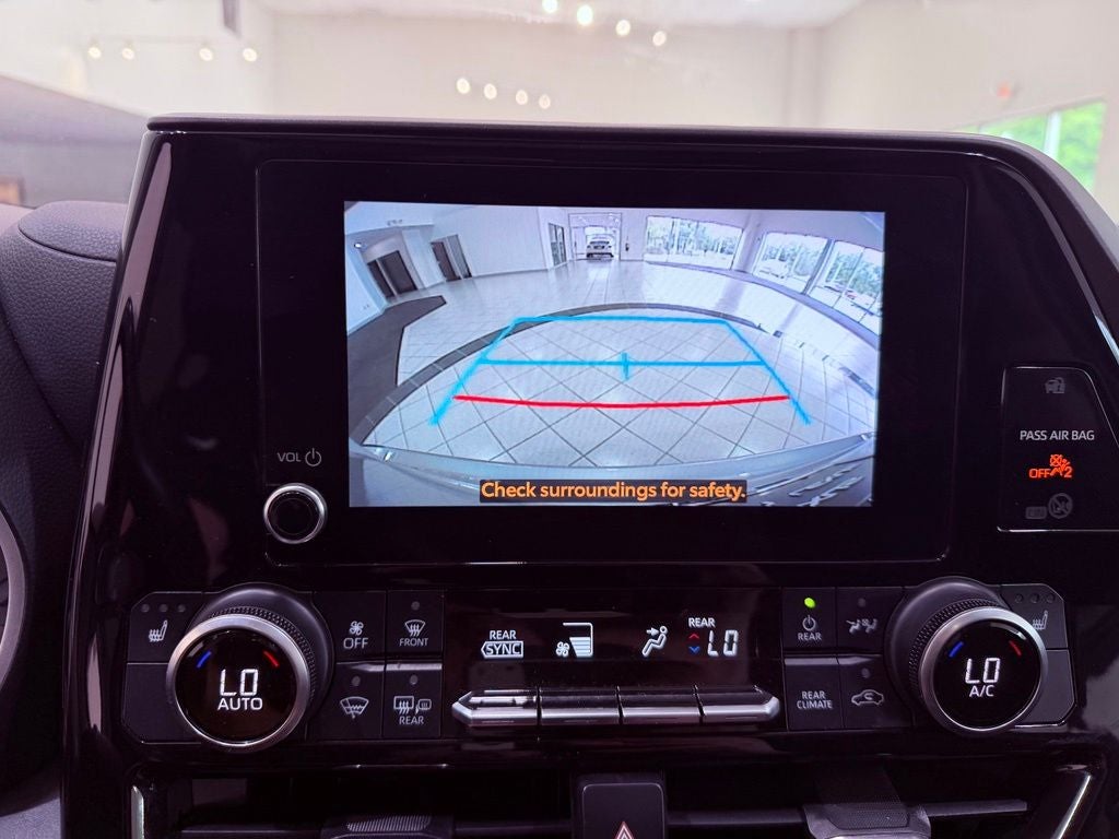 2023 Toyota Highlander XLE BLIND SPOT/SMART CRUISE/4 NEW TIRES/ALL RECORDS