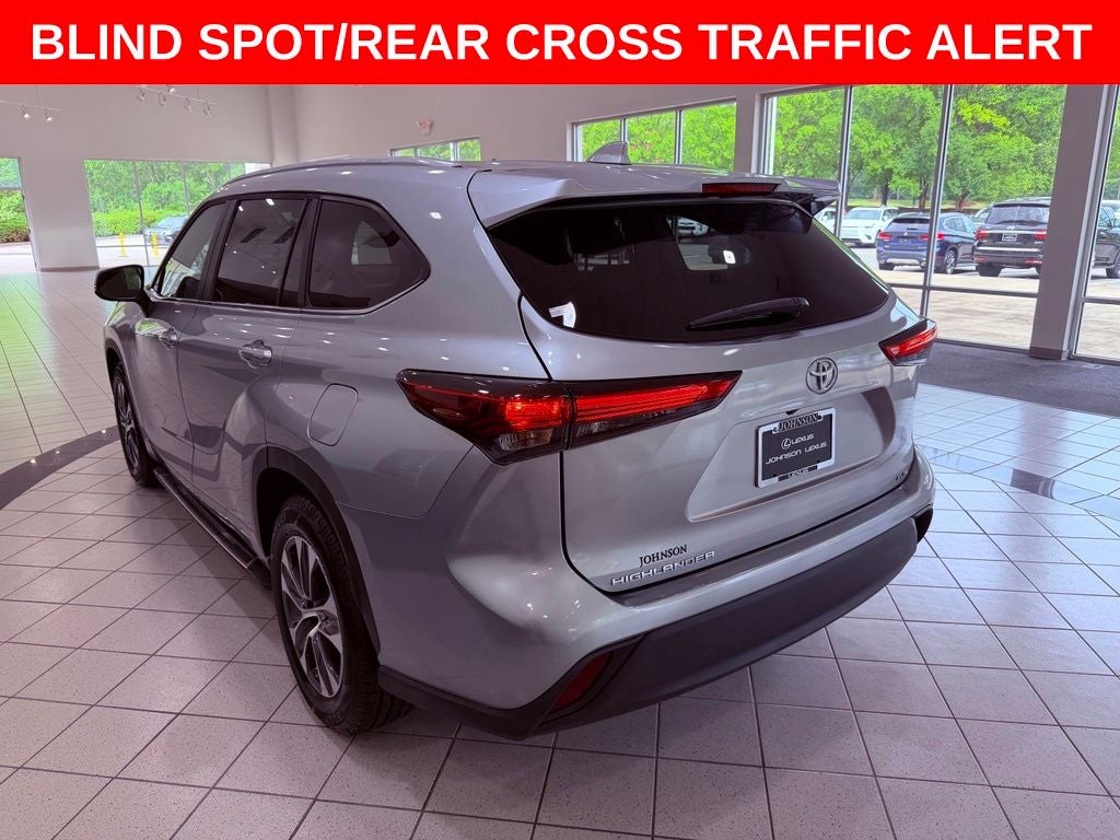 2023 Toyota Highlander XLE BLIND SPOT/SMART CRUISE/4 NEW TIRES/ALL RECORDS