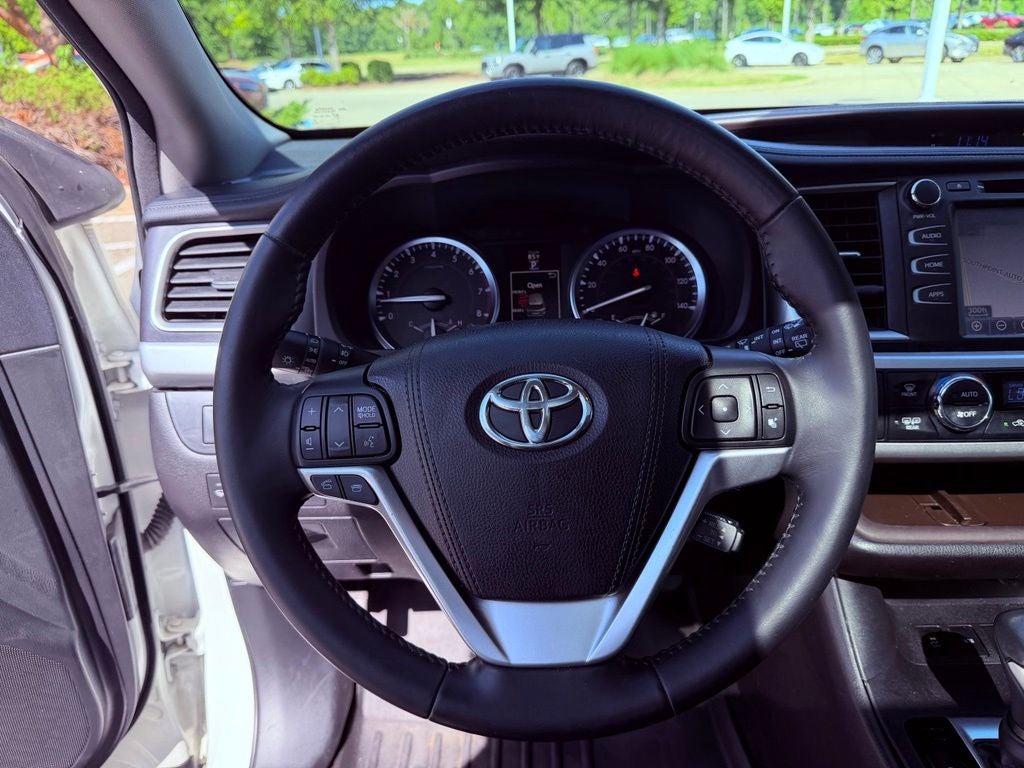 2016 Toyota Highlander XLE V6 NAVIGATION/SUNROOF/HEATED SEATS/NEW TIRES