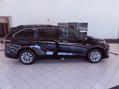 2024 Toyota Sienna XLE CARPLAY/BLIND SPOT/PARK AST/SMART CRUISE