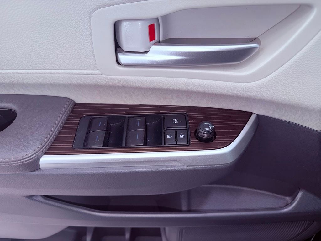 2024 Toyota Sienna XLE CARPLAY/BLIND SPOT/PARK AST/SMART CRUISE