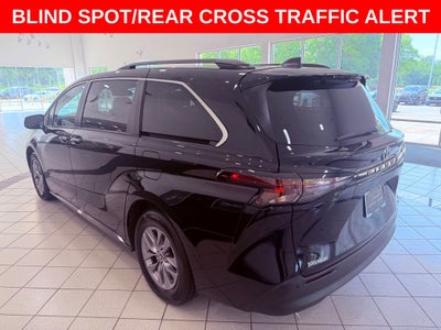 2024 Toyota Sienna XLE CARPLAY/BLIND SPOT/PARK AST/SMART CRUISE
