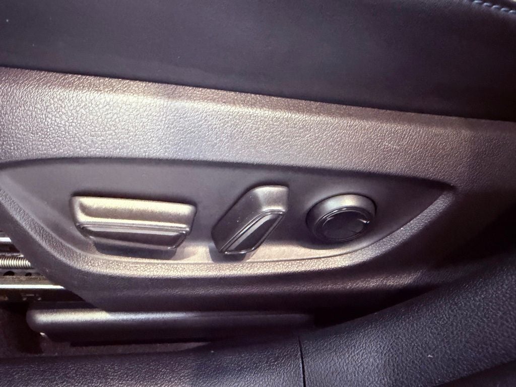 2022 Toyota Prius Limited HEAD UP/NAV/SUNROOF/CARPLAY/4 NEW TIRES