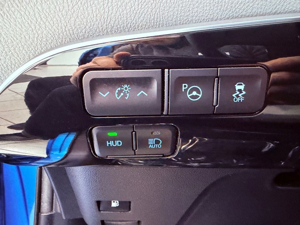 2022 Toyota Prius Limited HEAD UP/NAV/SUNROOF/CARPLAY/4 NEW TIRES